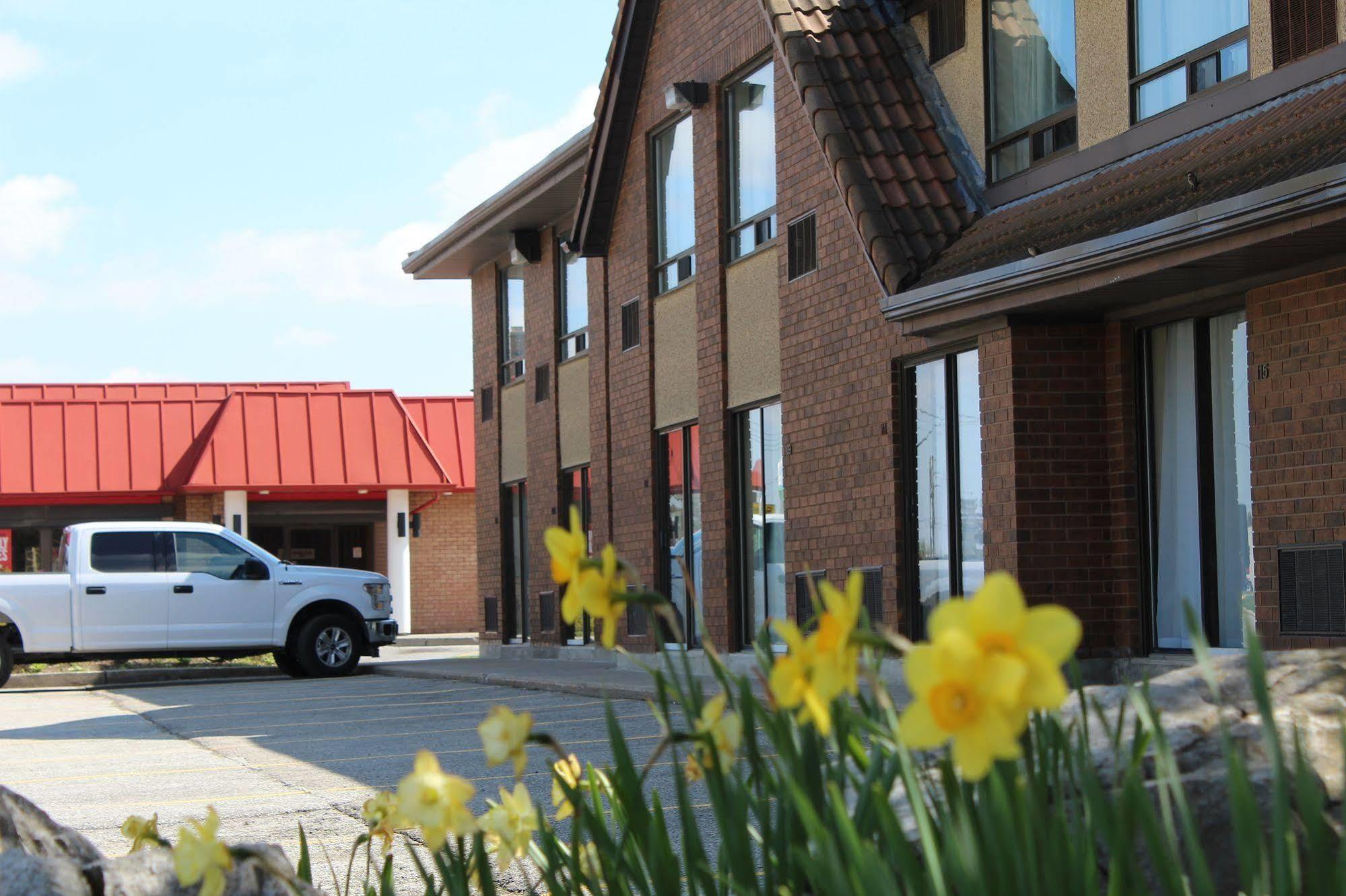 Comfort Inn Chatham-Kent Экстерьер фото